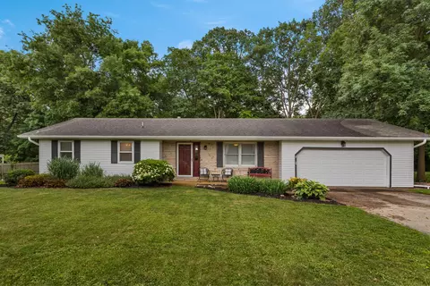 1201 Sandra Ln, Monticello, IL 61856