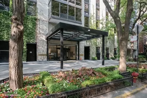 Exterior - 100 E Bellevue Pl #16B, Chicago, IL 60611 photo 2 of 4