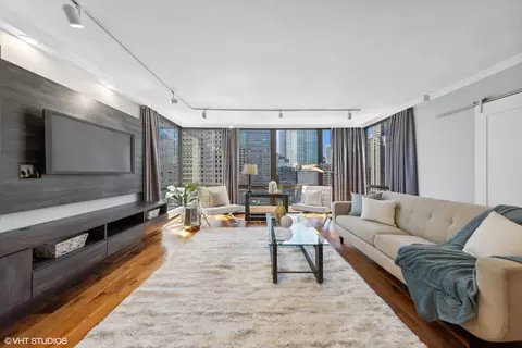 Living - 100 E Bellevue Pl #16B, Chicago, IL 60611 photo 3 of 4