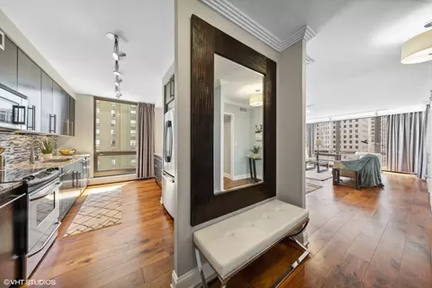 Entry Way - 100 E Bellevue Pl #16B, Chicago, IL 60611 photo 1 of 3