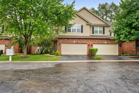 410 N River Rd, Naperville, IL 60540
