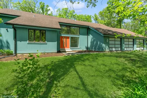 Exterior - 1040 Hoffman Ln, Riverwoods, IL 60015 photo 3 of 6