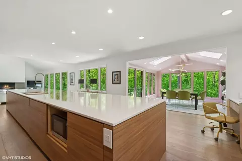 Kitchen - 1040 Hoffman Ln, Riverwoods, IL 60015 photo 5 of 5