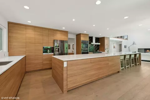 Kitchen - 1040 Hoffman Ln, Riverwoods, IL 60015 photo 4 of 5