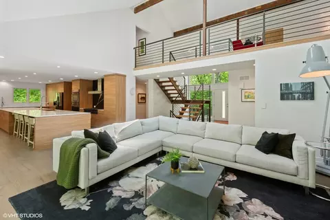 Living - 1040 Hoffman Ln, Riverwoods, IL 60015 photo 3 of 4
