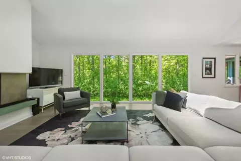 Living - 1040 Hoffman Ln, Riverwoods, IL 60015 photo 1 of 4
