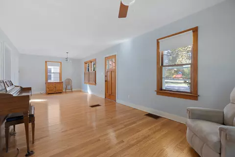 910 Center St, Mchenry, IL 60050 photo 6