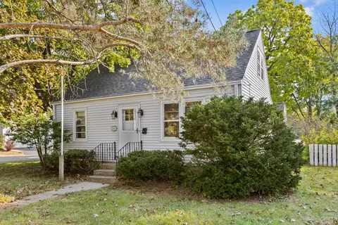 910 Center St, Mchenry, IL 60050 photo 2