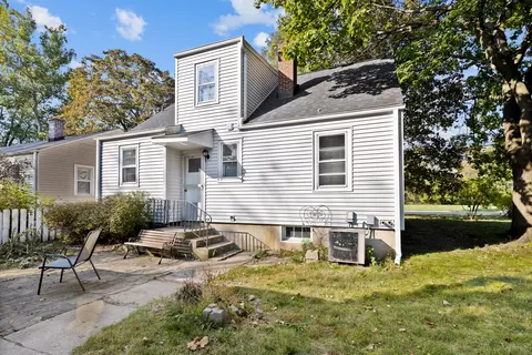 910 Center St, Mchenry, IL 60050 photo 5