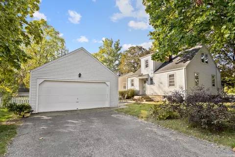 910 Center St, Mchenry, IL 60050 photo 3