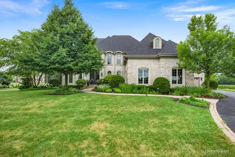 1715 Tewksberry Dr, Sycamore, IL 60178