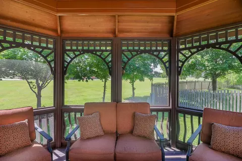 Exterior - 160 Dallas Dr, Bartlett, IL 60103 photo 3 of 4
