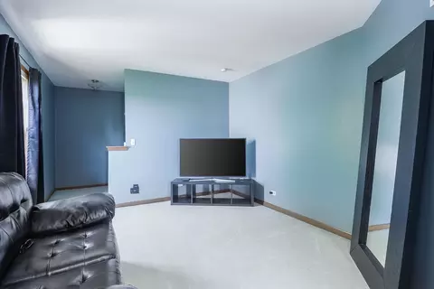 Living - 160 Dallas Dr, Bartlett, IL 60103 photo 4 of 4