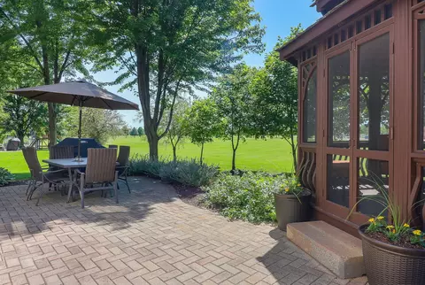 Exterior - 160 Dallas Dr, Bartlett, IL 60103 photo 2 of 4