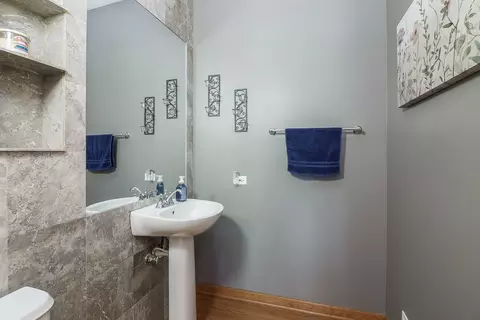 Bath - 160 Dallas Dr, Bartlett, IL 60103 photo 1 of 4