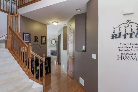 Entry Way - 160 Dallas Dr, Bartlett, IL 60103 photo 1 of 2