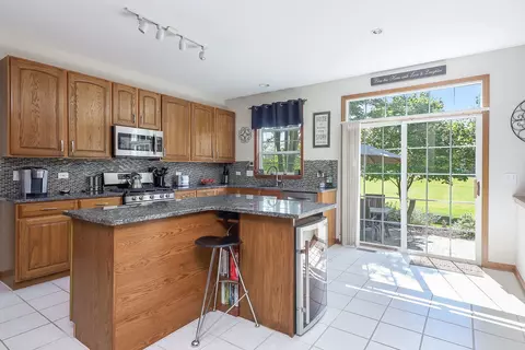 Kitchen - 160 Dallas Dr, Bartlett, IL 60103 photo 1 of 4