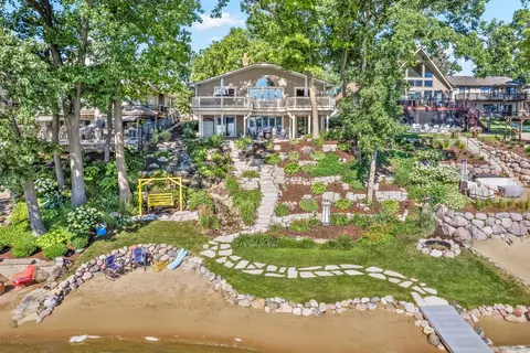 290 Holiday Dr, Lake Holiday, IL 60552