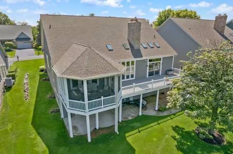 Exterior - 63 Brittany Dr, Oakwood Hills, IL 60013 photo 5 of 7