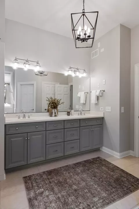 Bath - 63 Brittany Dr, Oakwood Hills, IL 60013 photo 3 of 5
