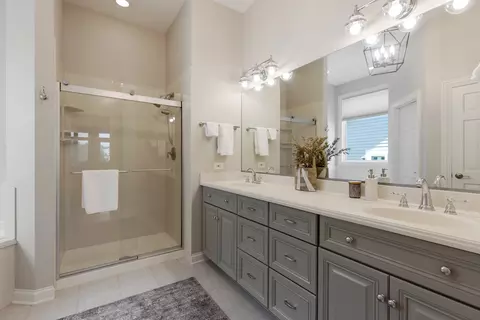Bath - 63 Brittany Dr, Oakwood Hills, IL 60013 photo 1 of 5