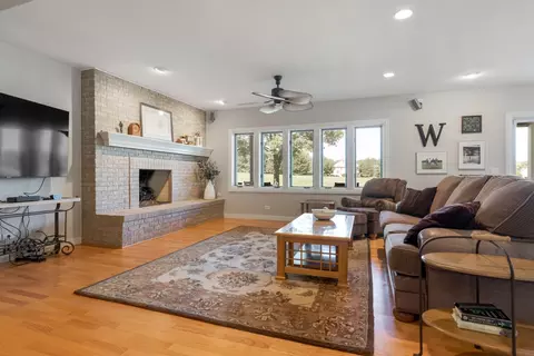 Living - 63 Brittany Dr, Oakwood Hills, IL 60013 photo 2 of 2