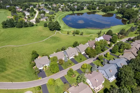 View/Area - 63 Brittany Dr, Oakwood Hills, IL 60013 photo 4 of 6