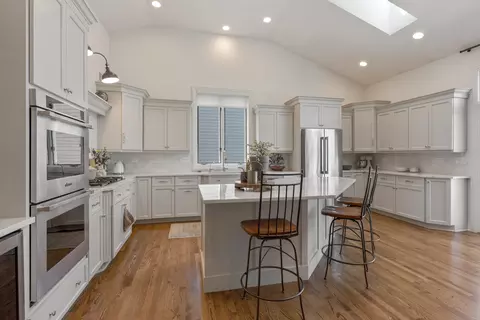 Kitchen - 63 Brittany Dr, Oakwood Hills, IL 60013 photo 1 of 3