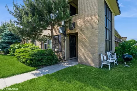 15 King Arthur Ct #13, Northlake, IL 60164