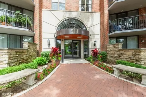 511 Aurora Ave #218, Naperville, IL 60540