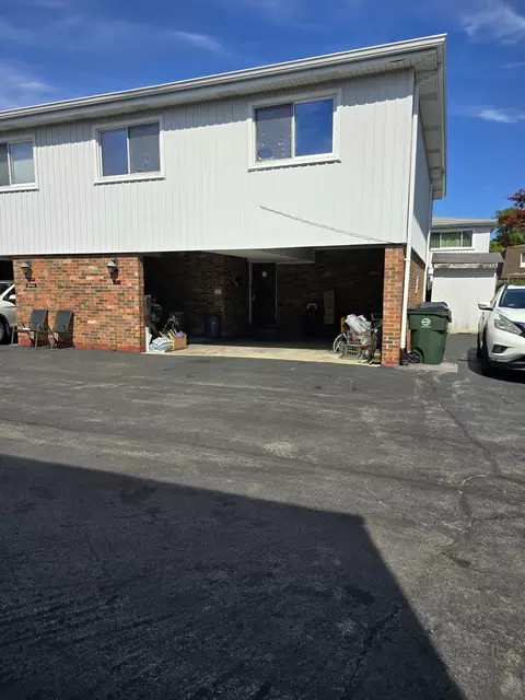 2852 W Touhy Ave #A, Chicago, IL 60645
