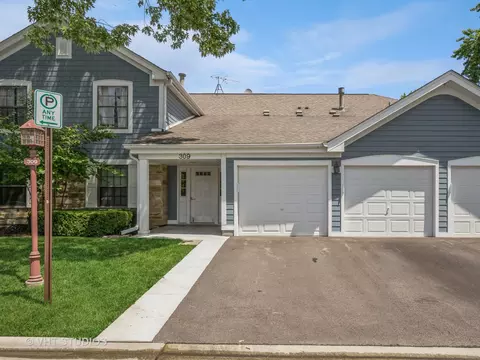 309 Maplewood Ct #D1, Schaumburg, IL 60193