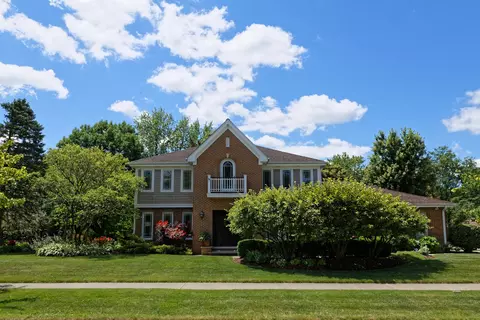 900 Hidden Lake Rd, Naperville, IL 60565