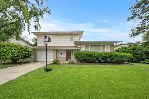 440 W Arquilla Dr, Glenwood, IL 60425