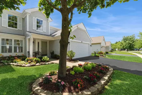 929 Fox Chase Dr, Round Lake Beach, IL 60073