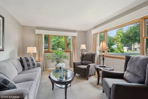 415 E Niagara Ave, Elmhurst, IL 60126 photo 6