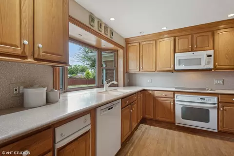415 E Niagara Ave, Elmhurst, IL 60126 photo 11