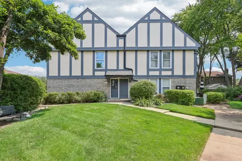 817 Garfield Ave #C, Libertyville, IL 60048