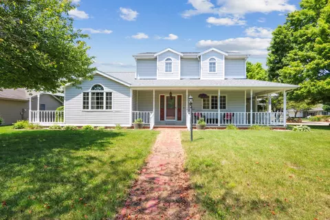 513 Linden Dr, Saint Joseph, IL 61873