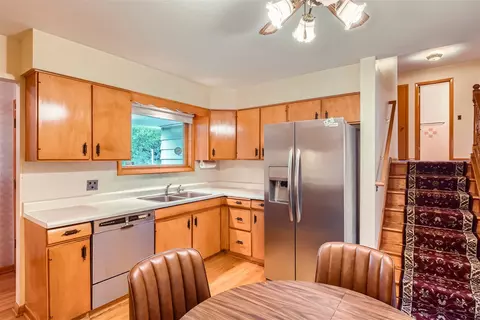 Kitchen - 902 E Golfview Dr, Mount Prospect, IL 60056 photo 2 of 2