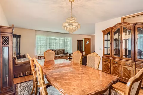 Dining - 902 E Golfview Dr, Mount Prospect, IL 60056 photo 1 of 2