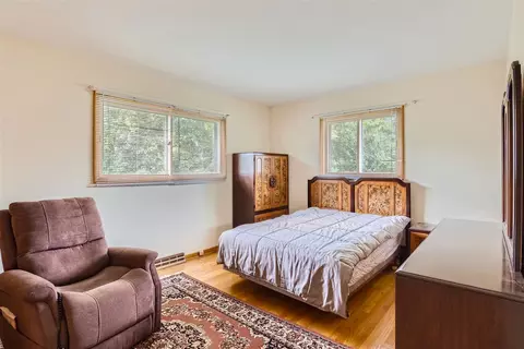 Bedroom - 902 E Golfview Dr, Mount Prospect, IL 60056 photo 4 of 5