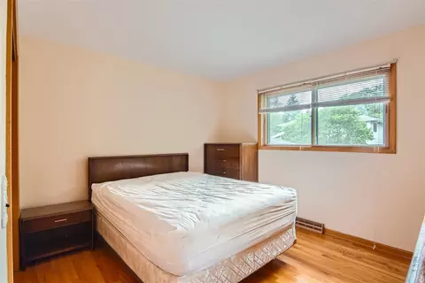 Bedroom - 902 E Golfview Dr, Mount Prospect, IL 60056 photo 5 of 5