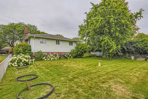 Exterior - 902 E Golfview Dr, Mount Prospect, IL 60056 photo 6 of 6