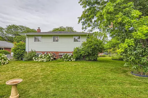 Exterior - 902 E Golfview Dr, Mount Prospect, IL 60056 photo 5 of 6