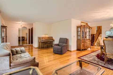 Living - 902 E Golfview Dr, Mount Prospect, IL 60056 photo 2 of 4
