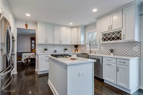 5280 Landers Dr, Hoffman Estates, IL 60192 photo 3