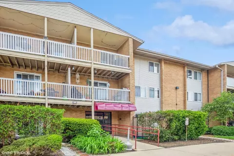 910 Beau Dr #103, Des Plaines, IL 60016