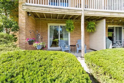 Exterior - 910 Beau Dr #103, Des Plaines, IL 60016 photo 4 of 6