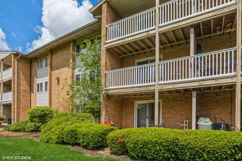 Exterior - 910 Beau Dr #103, Des Plaines, IL 60016 photo 2 of 6